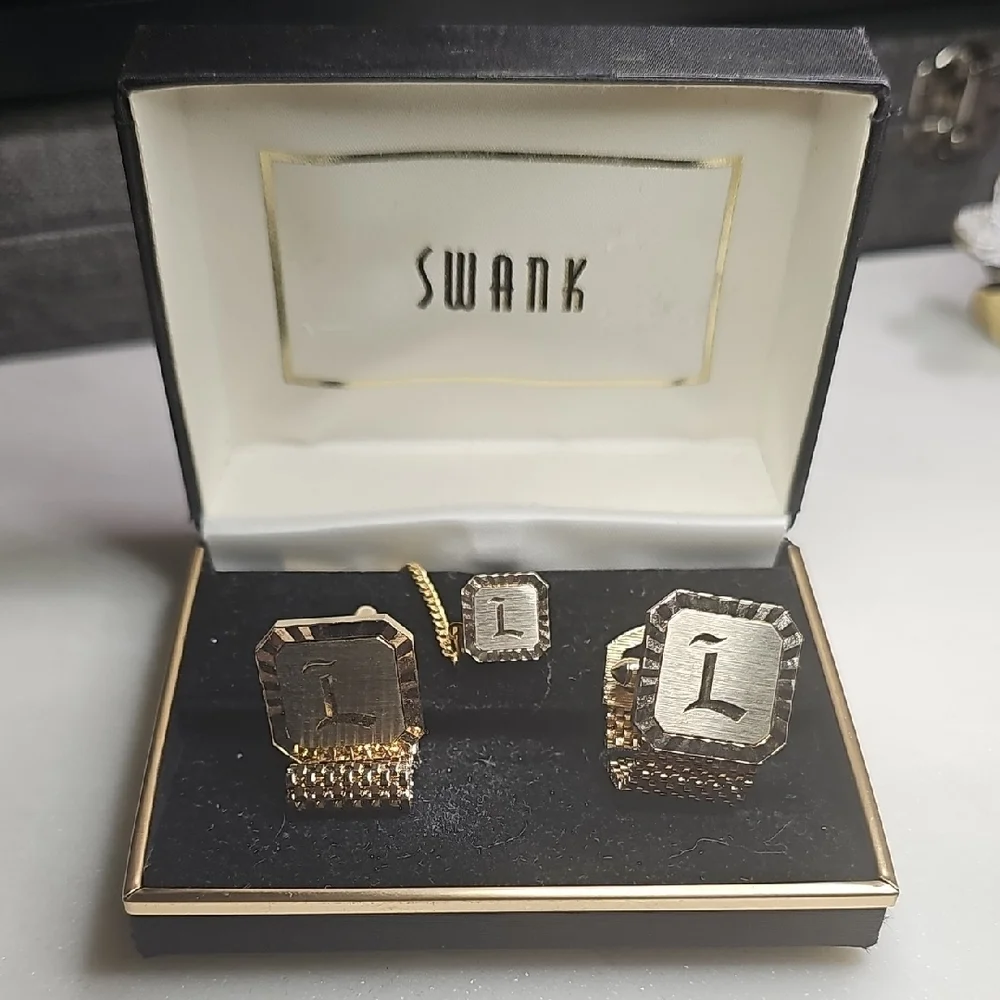 1960s Vintage Swank L Monogram Gold Tone Mesh Style Cufflinks And Tie Pin